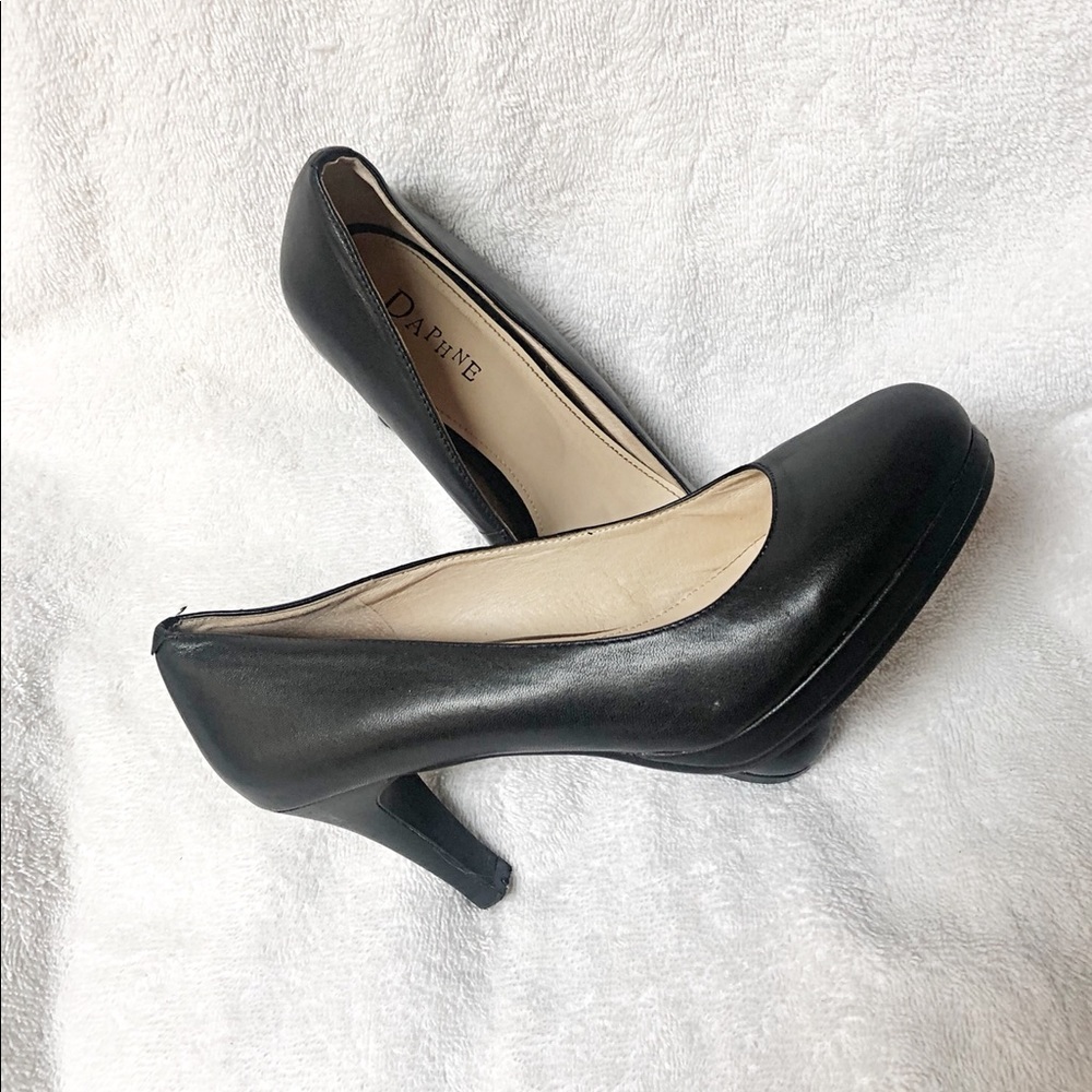 DAPHNE- Black Leather Pumps (See Photos) - Picture 2 of 12